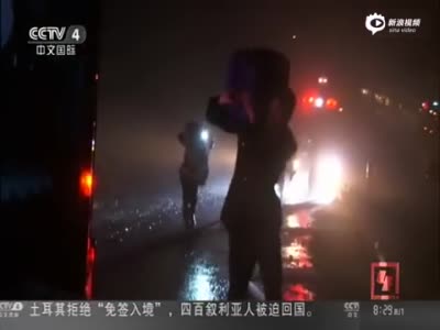 湖南冷水江一化工厂爆炸起火 现场震感强烈
