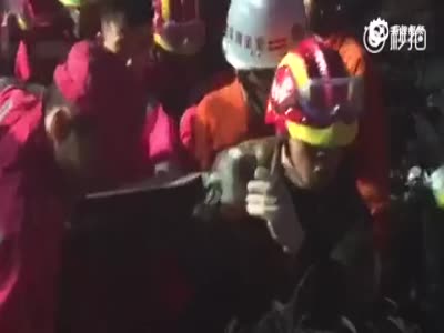 现场：深圳滑坡首名幸存者救出 被埋67小时 