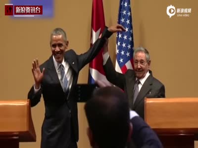 现场:奥巴马与古巴领导人握手 遭遇尴尬一幕