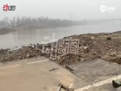实况直击邢台洪灾：河堤现缺口 碎石遍布