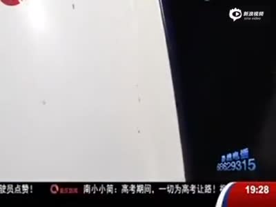重庆稻田冒怪烟引数百人围观 专家:飞虫在聚会